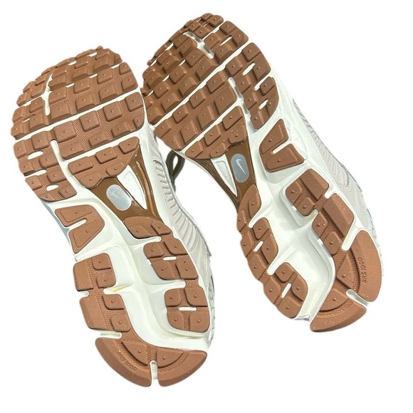 Nike Women’s Size 11.5 Zoom Vomero 5 Orewood BRN/SAIL Men’s 10 - Picture 8 of 9